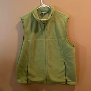 Green L.L. Bean fleece vest 👨🏼 Men’s size large 🍄